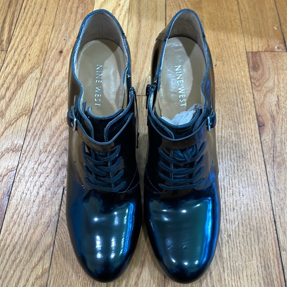 NWOT Nine West Black ankle Booties. Lace and Side Buckle. Classy! Size 8 - Picture 3 of 5